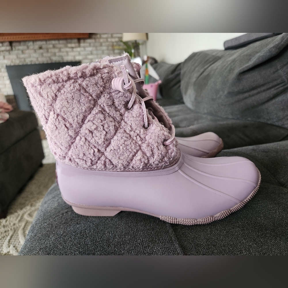 Sperry boots 7.5 Lilac
